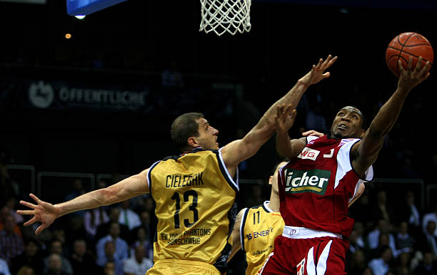 绿茵场的暴 绿茵场的暴