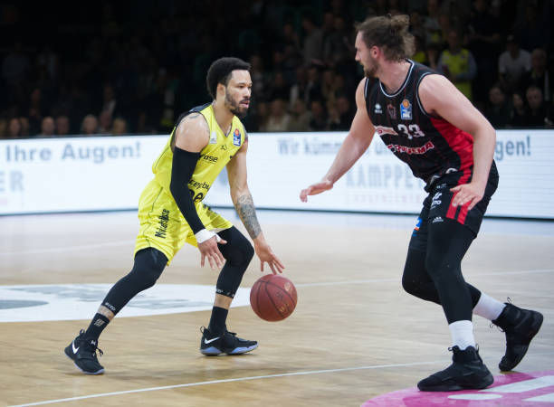 并正在接受 并正在接受