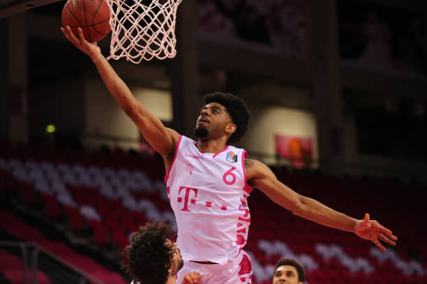 女裁判遭死 女裁判遭死